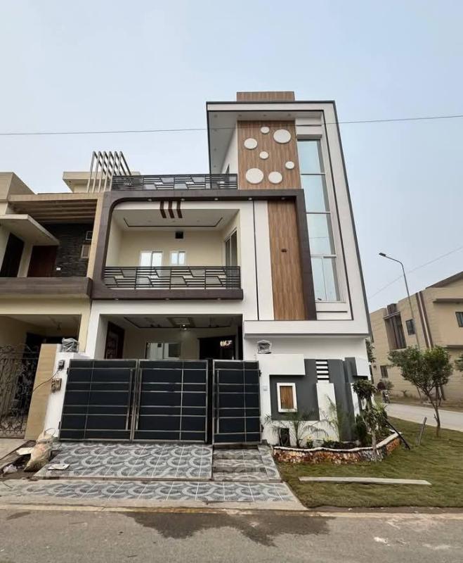 Luxurious Spanish Dream House for sale in lahore 