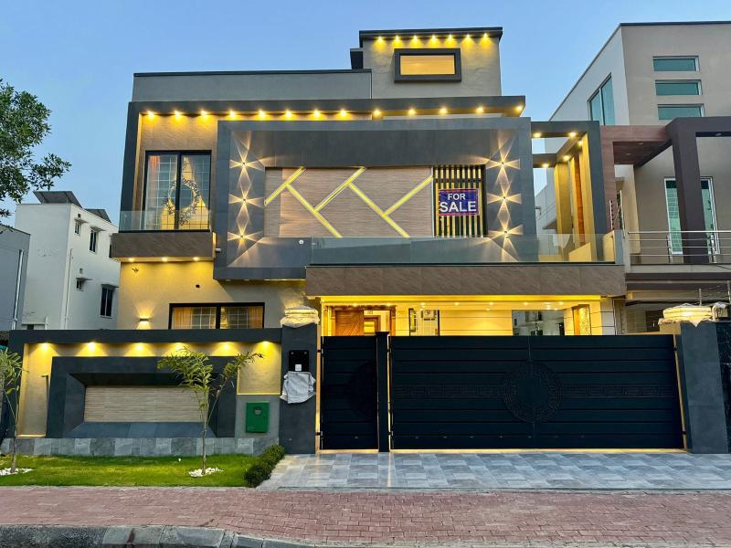 10 Marla Full House for Sale In Bahria Town - Janiper Block ,Lahore
