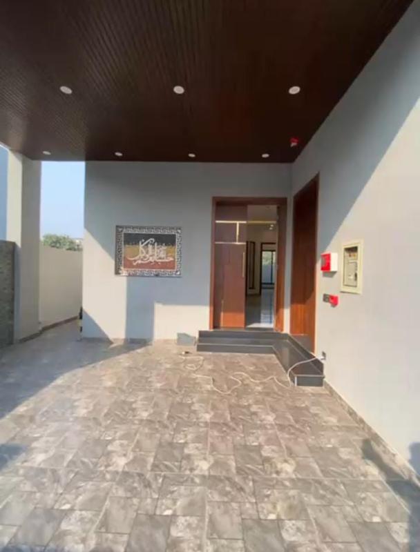 10 Marla House For r Rent in DHA 9 town Lahore 