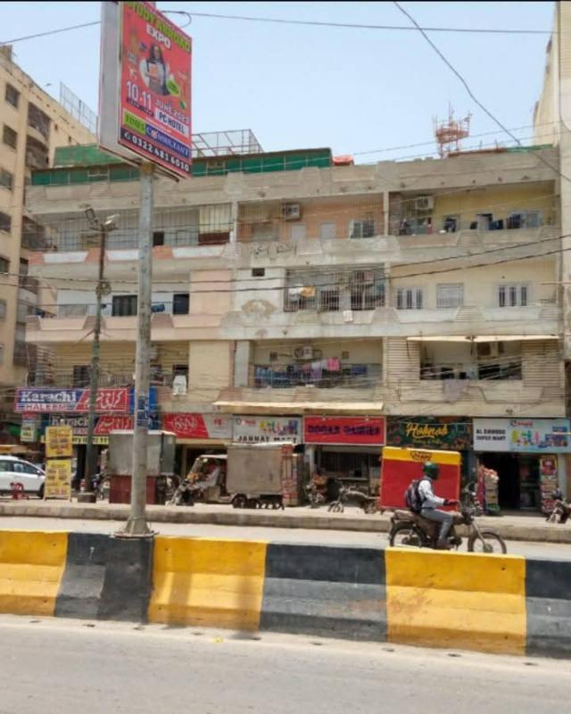 1000 SQ.FT.  Flat available for sale at block h North nazimabad 