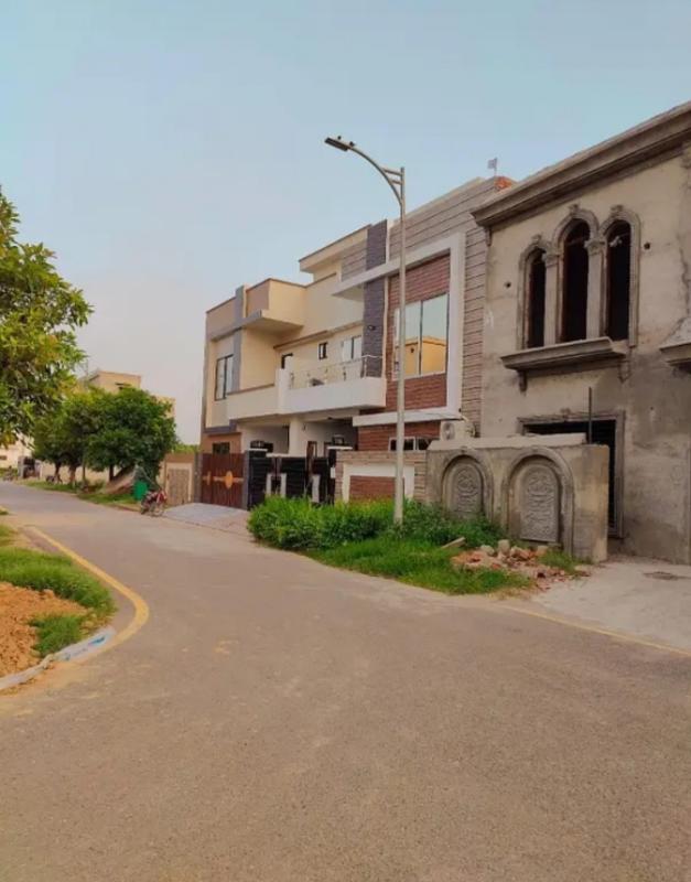 10-Marla Plot Carpeted Road Possession Plot On Ground Available For Sale In New Lahore City  