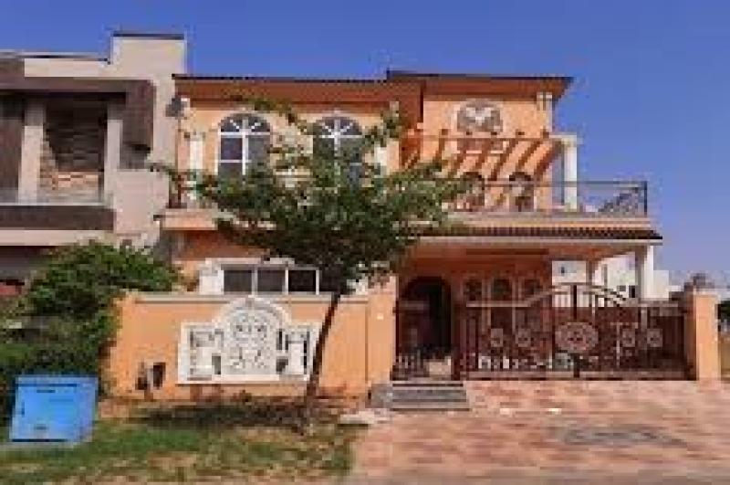 9 marla house for sale in Paragon City lahore 