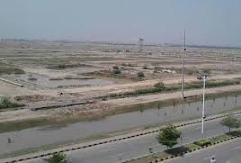 10 Marla plot for sale in Bahria town Lahore