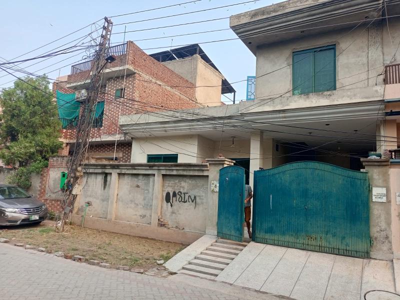 10 Marla Single Unit House for Sale in Marghzar Housing Society Lahore