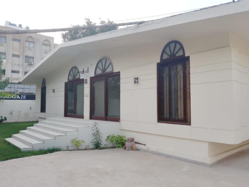 1000 sq.yd Bungalow for Rent at Karachi 