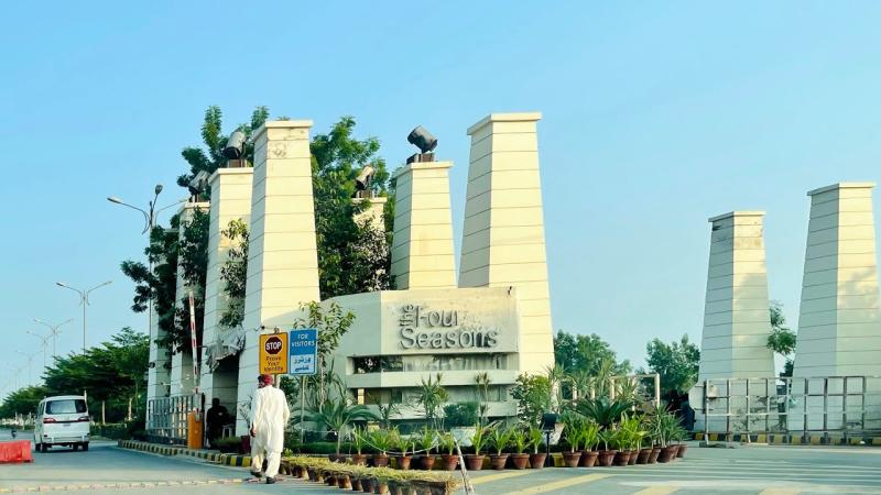 22 marla plot available  for sale summundri road 