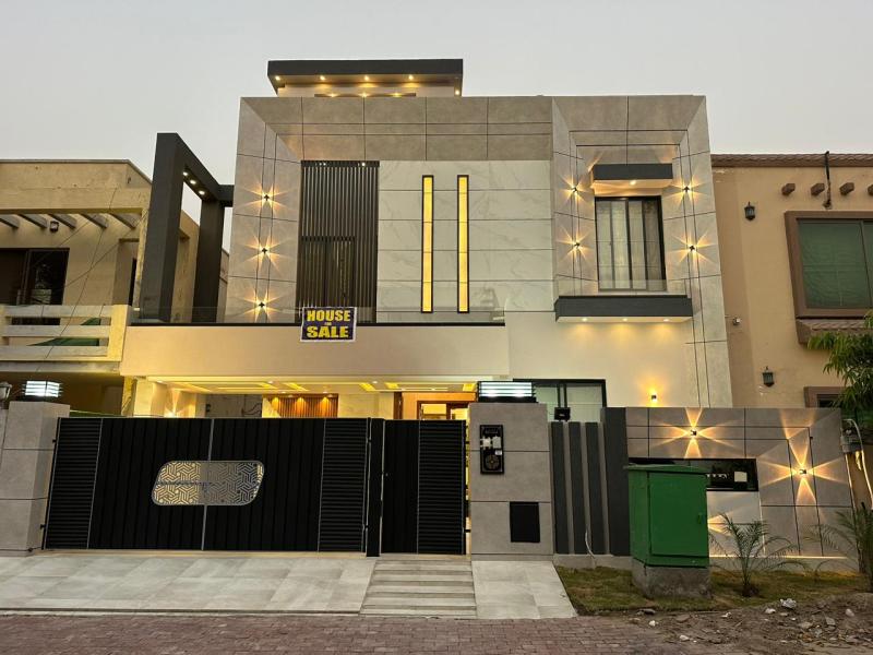 10 Marla brand new house for sale in bahria town.