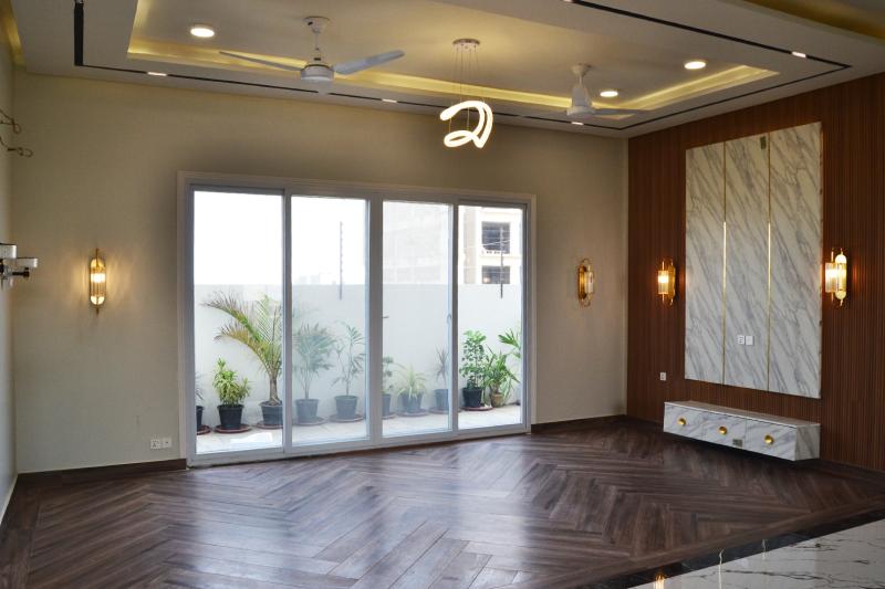 500 Sq. yd. beautiful House for sale in Karachi, DHA Phase 8 