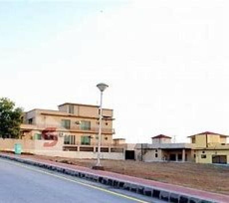 10 Marla Plot for sale in Bahria town Lahore   