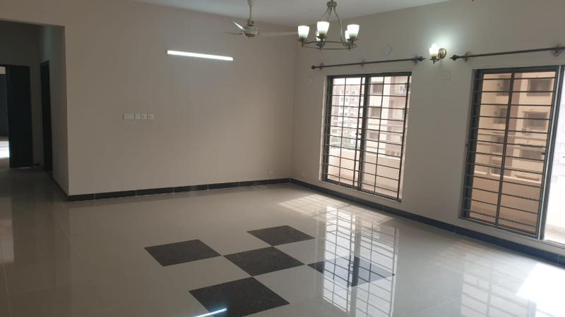 2700  Sq. ft. Beautiful Flat for sale in Karachi, Askari 5