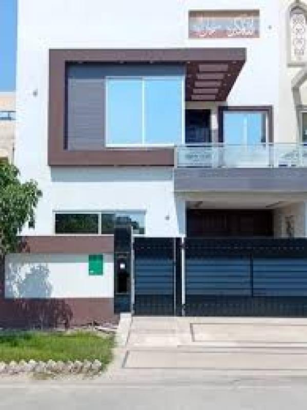 10 Marla Beautiful House for Rent in Lahore, Paragon City