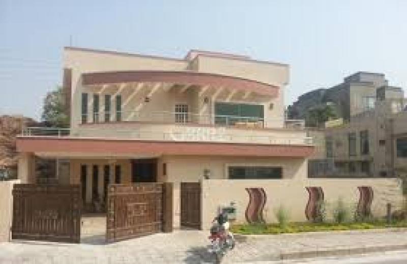 10 Marla Ideal location house for sale in jubilee town lahore 