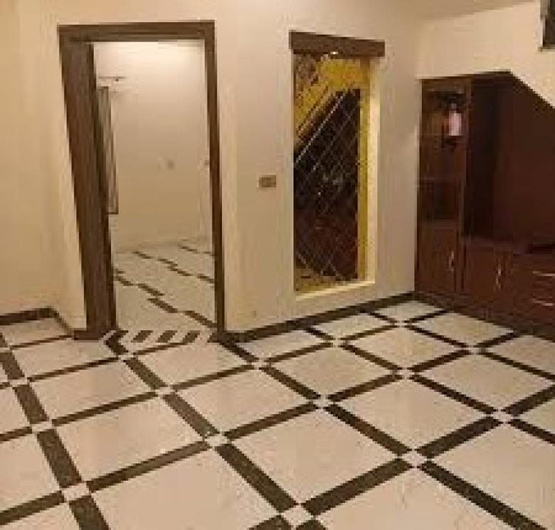 30 Marla House for Sale in Gulberg, Lahore 