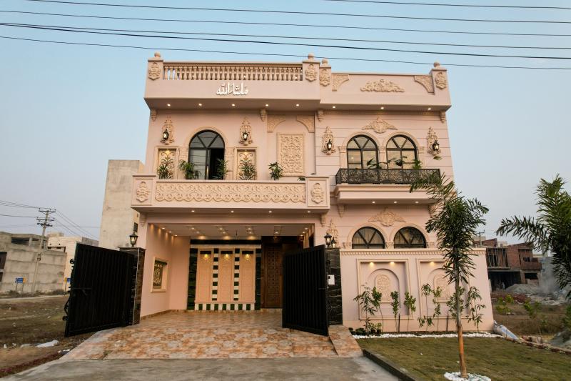 10 Marla House for Rent in Bahria Town Sector C Lahore 