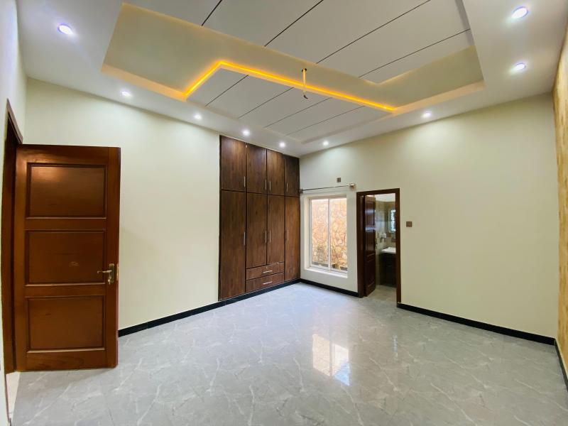 10 marla House for sale in lahore