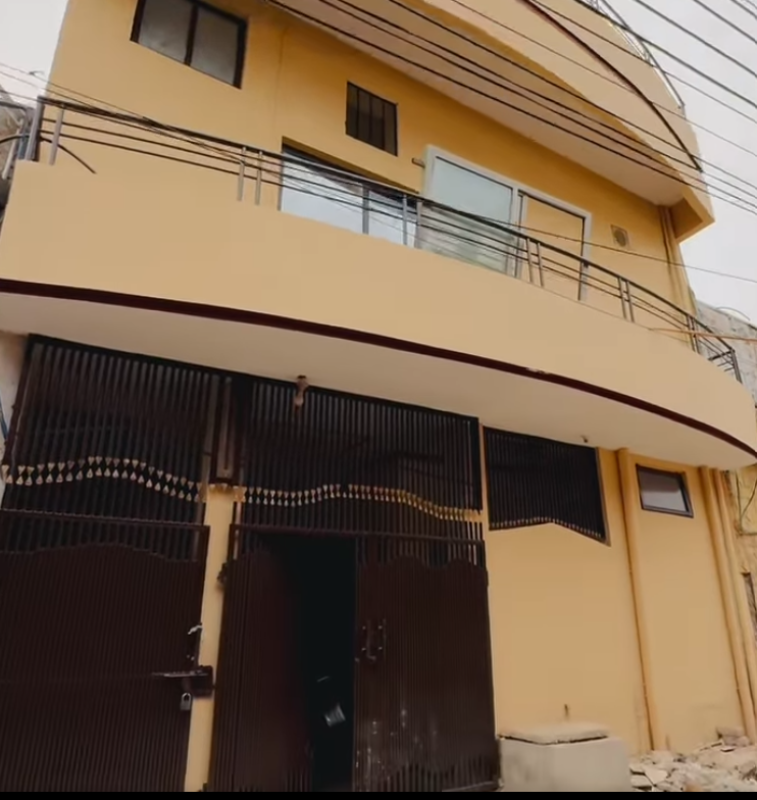  4 Marla Triple-Story House for Sale in Madina Town