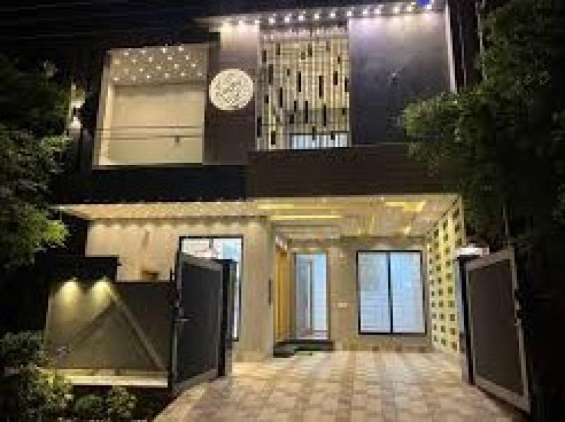 5 Marla Beautiful house for sale in Islamabad, I-16